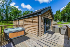 Squirrel Lodge 40 with Hot Tub Newton Stewart